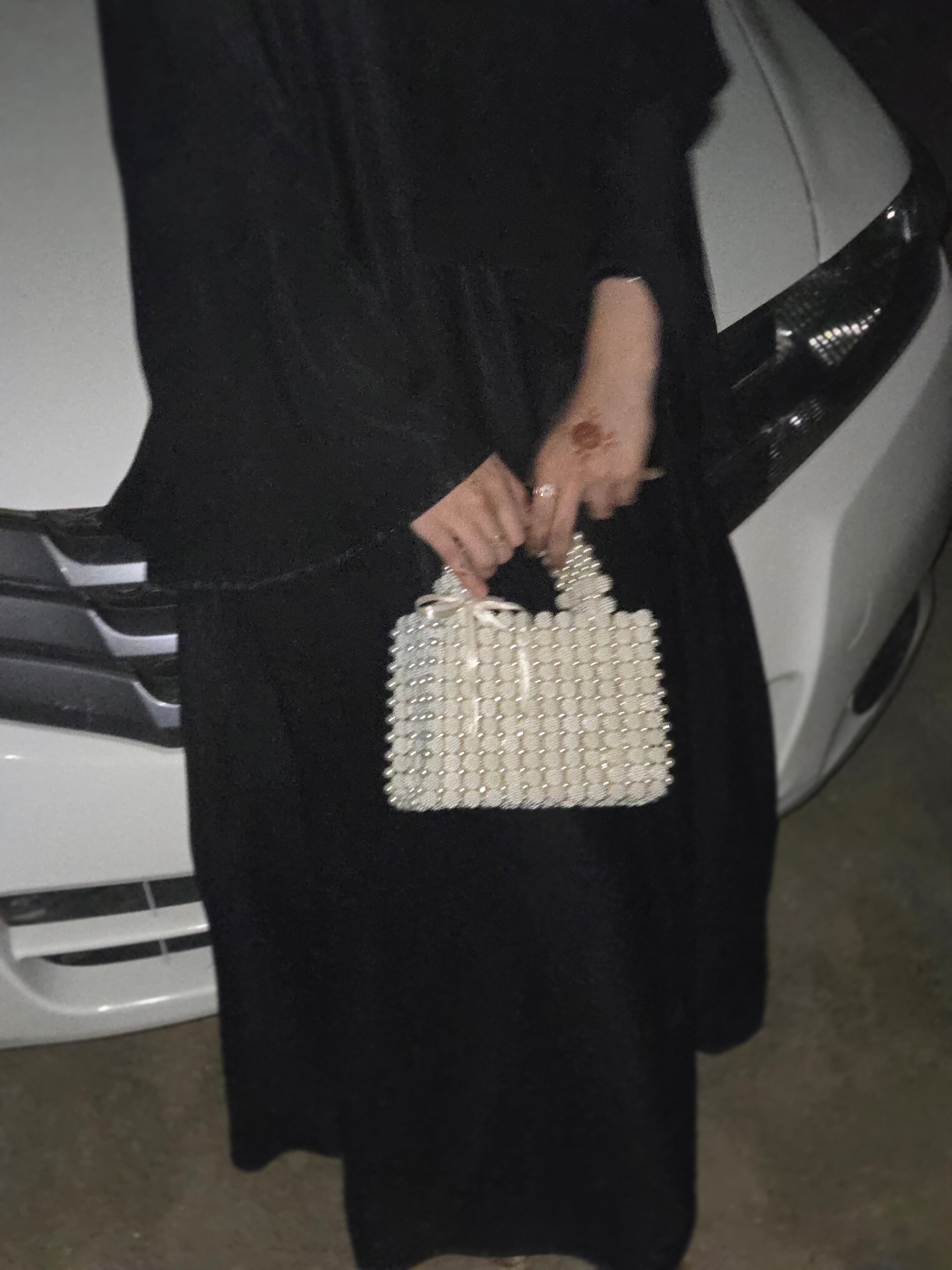 Elegant Handcrafted Pearl Beaded Tote Bag – Classic Ivory Finish